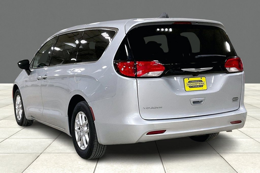 Used 2024 Chrysler Voyager LX FWD image 11