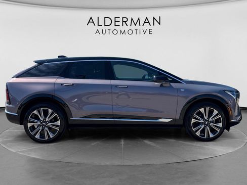 Used 2025 Cadillac Optiq Luxury 2 AWD/4WD image 6