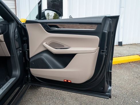 New 2026 Porsche Macan 4 Electric image 24