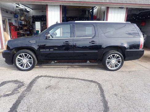 Used 2013 Cadillac Escalade ESV Premium AWD/4WD image 20
