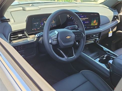 New 2025 Chevrolet Suburban Premier image 6