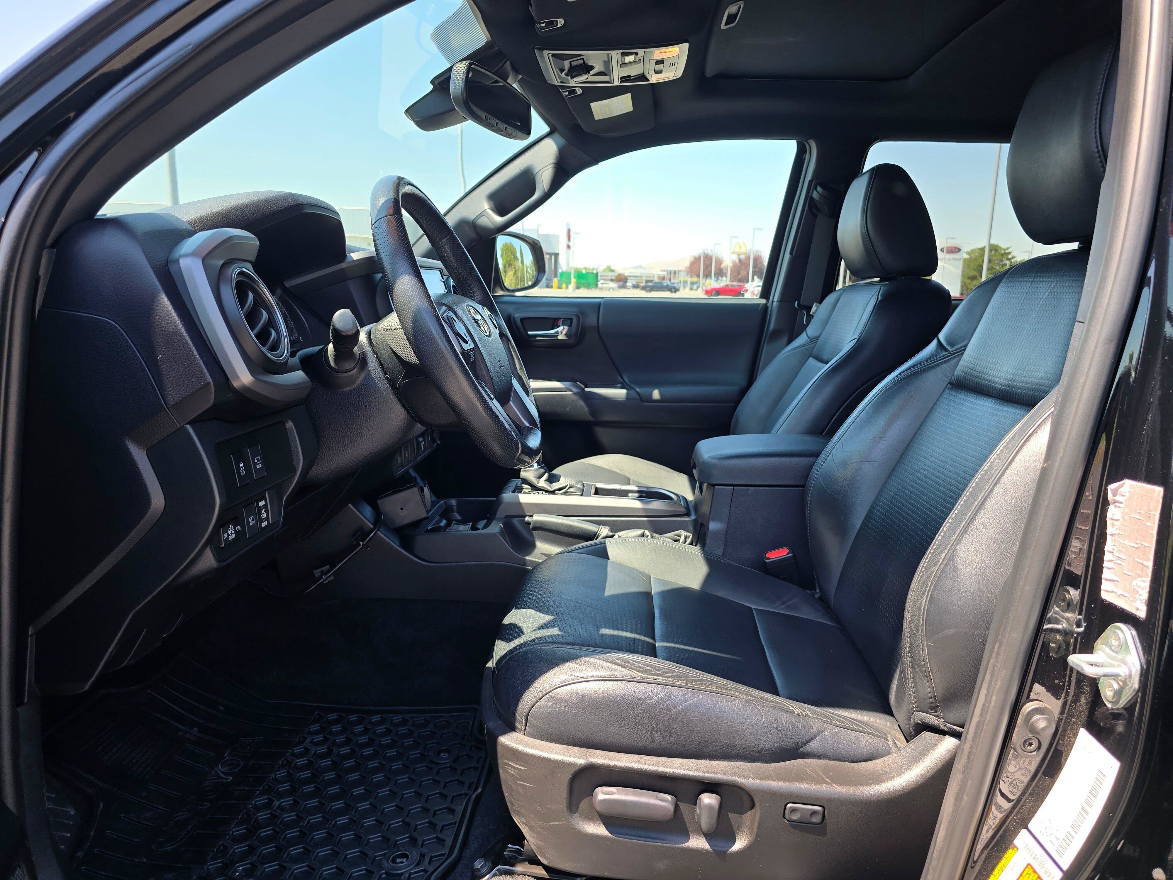 Used 2021 Toyota Tacoma TRD Off-Road AWD/4WD image 20