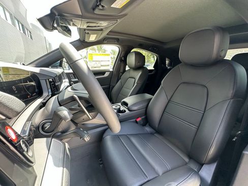 Used 2025 Porsche Cayenne E-Hybrid Coupe image 5