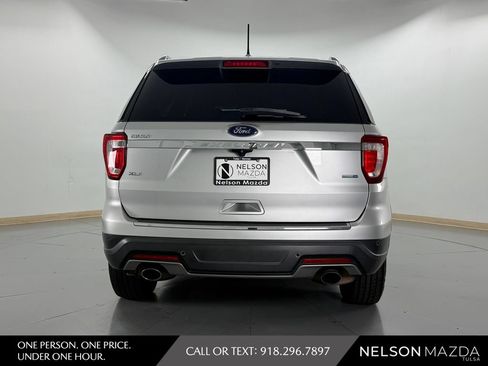 Used 2018 Ford Explorer XLT w/ Equipment Group 202A AWD/4WD image 7