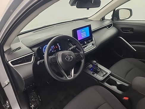 Used 2026 Toyota Corolla Cross LE FWD image 25