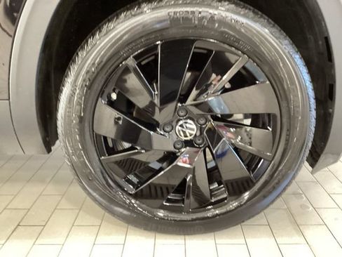 Certified 2024 Volkswagen Atlas Cross Sport SE AWD/4WD image 25