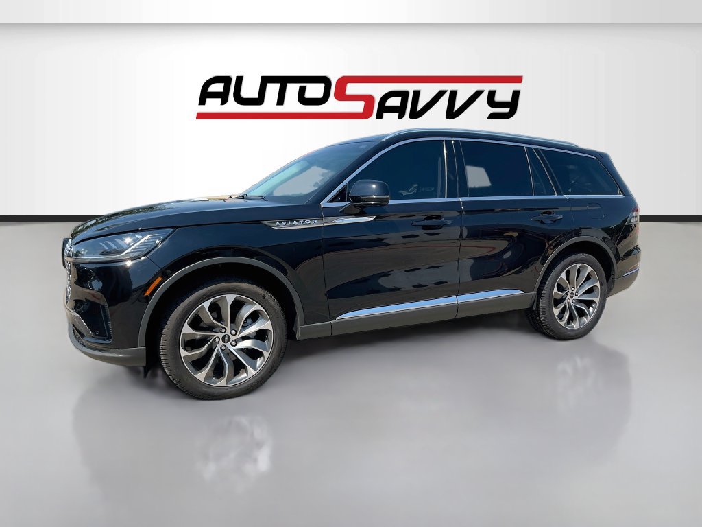 Used 2025 Lincoln Aviator AWD image 3