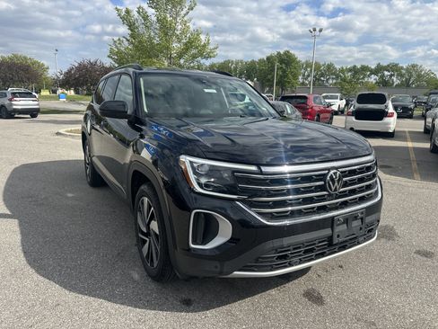 Used 2024 Volkswagen Atlas SE AWD/4WD image 2