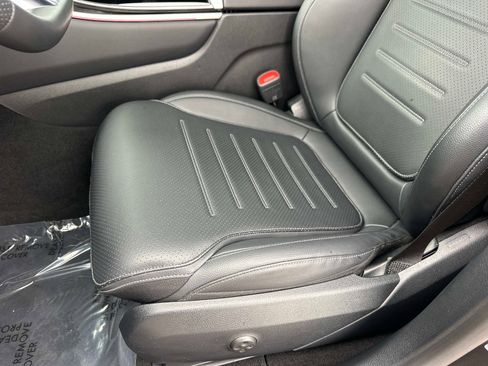 Used 2025 Mercedes-Benz GLC 350e 4MATIC image 20