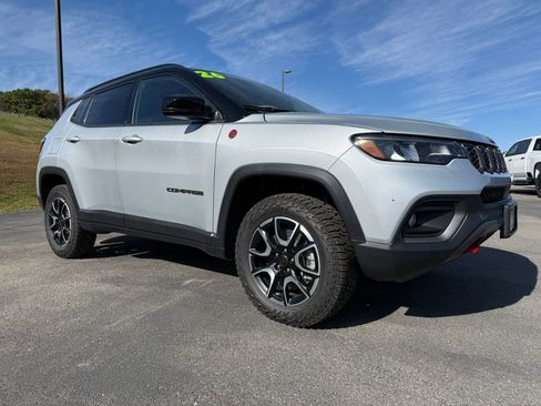 New 2026 Jeep Compass Trailhawk image 4