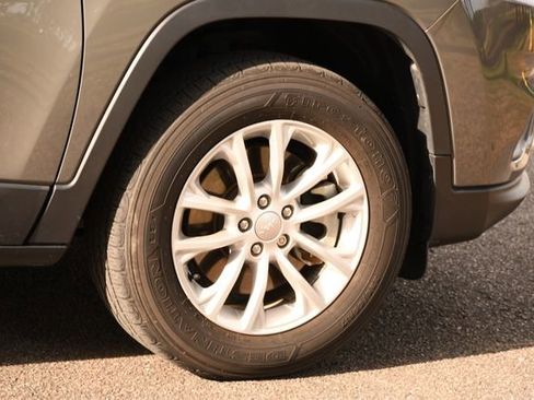 Used 2022 Jeep Cherokee Latitude Lux image 16