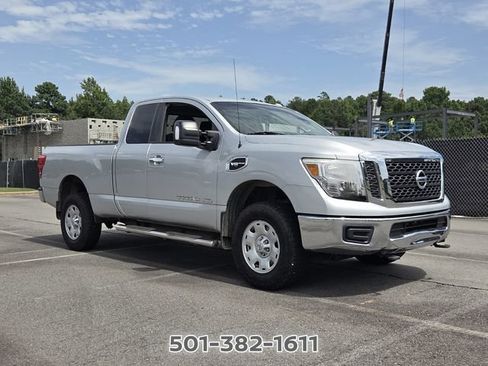 Used 2017 Nissan Titan SV AWD/4WD image 7