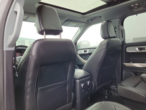 Used 2022 Ford Explorer Limited w/ Equipment Group 301A image 13