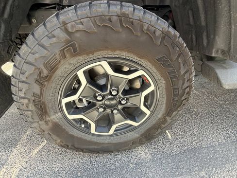 Used 2023 Jeep Gladiator Rubicon w/ LED Lighting Group AWD/4WD image 15