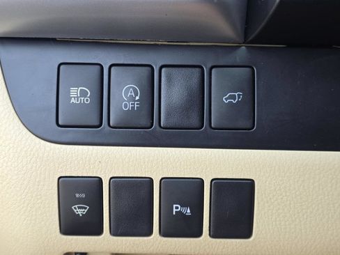 Used 2017 Toyota Highlander Limited FWD image 26