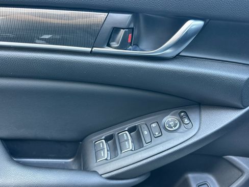 Used 2020 Honda Accord Sport image 11