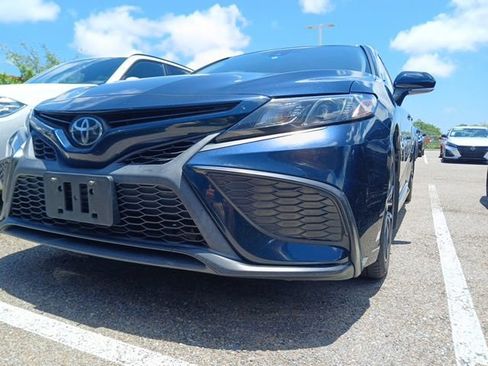 Used 2021 Toyota Camry SE w/ Convenience Package FWD image 9