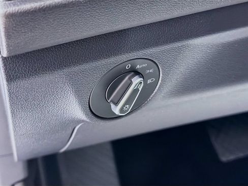 Used 2023 Volkswagen Jetta SE w/ Panoramic Sunroof Package FWD image 10