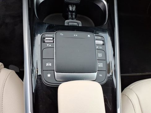 Certified 2022 Mercedes-Benz GLB 250 4MATIC image 19