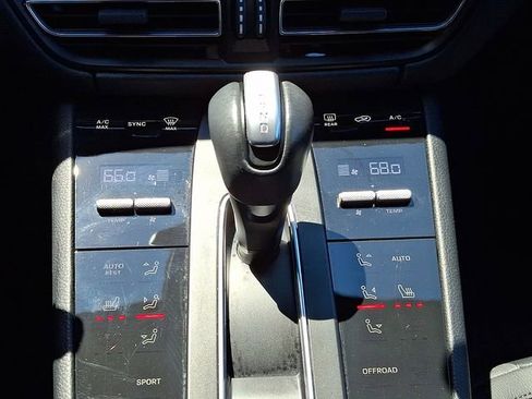Certified 2023 Porsche Macan Turbo AWD/4WD image 20