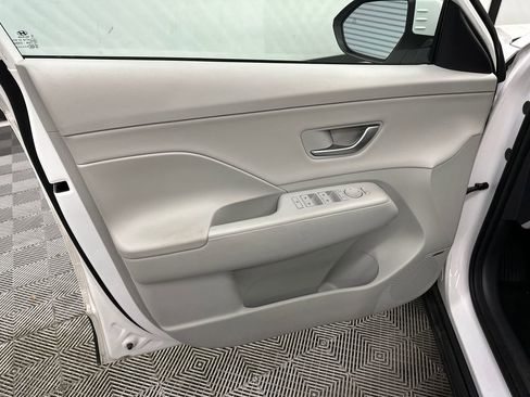 Used 2024 Hyundai Kona Limited image 11