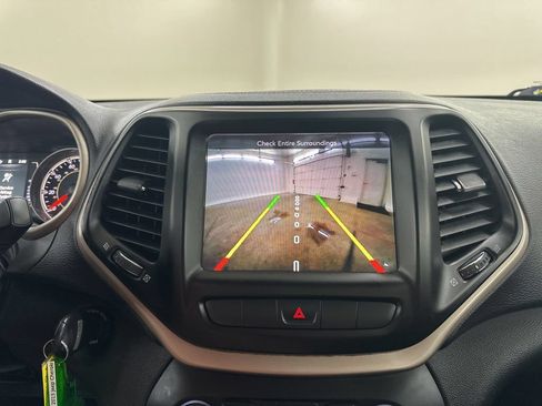 Used 2015 Jeep Cherokee Latitude w/ Cold Weather Group AWD/4WD image 43