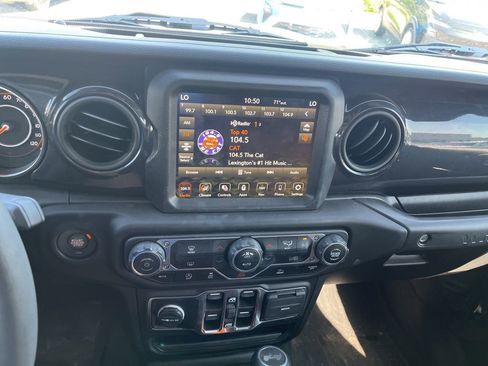 Used 2023 Jeep Wrangler Unlimited Sport AWD/4WD image 8
