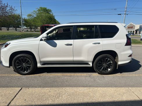 Used 2023 Lexus GX 460 Luxury w/ Sport Design Package image 7