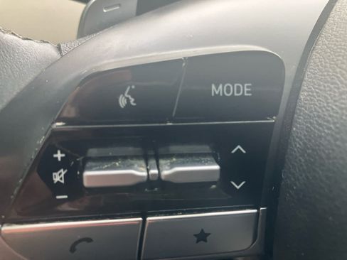 Used 2022 Hyundai Tucson Limited FWD image 16