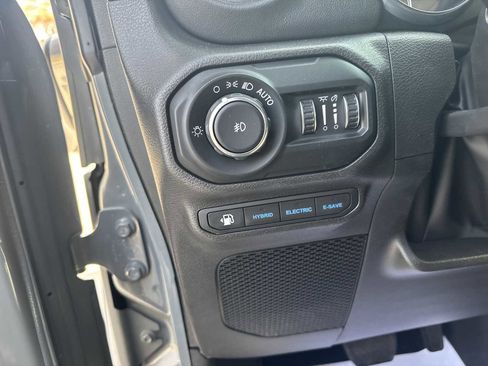 Used 2022 Jeep Wrangler Unlimited Sahara w/ Cold Weather Group image 19