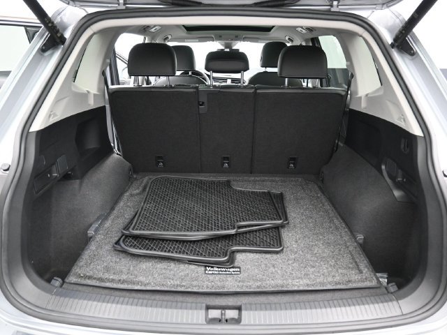 Used 2022 Volkswagen Tiguan SE w/ Panoramic Sunroof Package AWD/4WD image 32