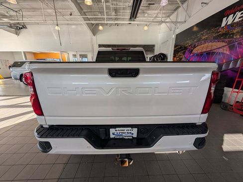 Used 2024 Chevrolet Silverado 2500 High Country w/ Technology Package AWD/4WD image 9