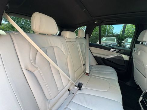 Used 2019 BMW X5 xDrive50i w/ M Sport Package AWD/4WD image 14