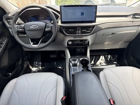 Used 2025 Ford Escape Platinum w/ Premium Technology Package AWD/4WD image 19