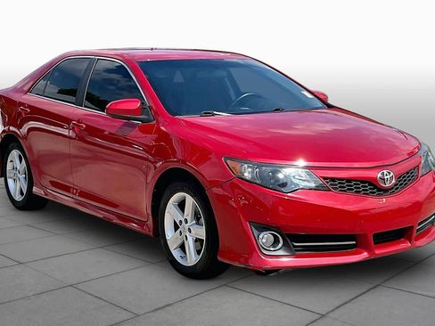 Used 2014 Toyota Camry SE FWD image 3