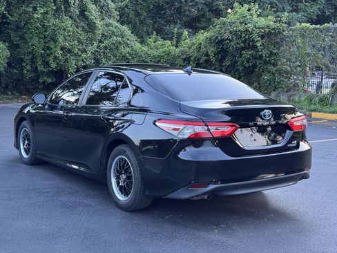 Used 2020 Toyota Camry LE w/ Sunroof Package FWD image 5
