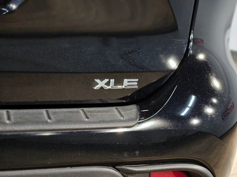 Used 2024 Toyota Highlander XLE image 40