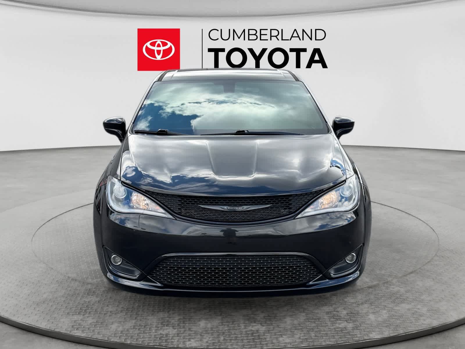 Used 2020 Chrysler Pacifica Touring w/ S Appearance Package FWD image 8