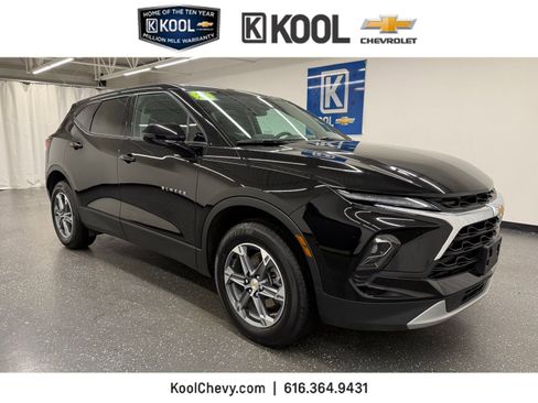 Used 2025 Chevrolet Blazer LT image 1