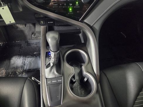 Used 2024 Toyota Camry SE FWD image 13