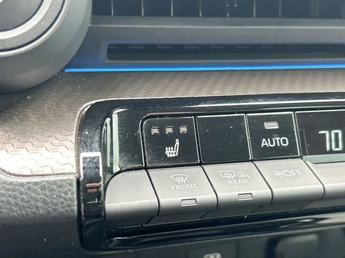 Used 2024 Toyota Prius XLE FWD image 27