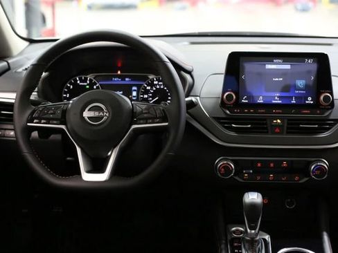 New 2025 Nissan Altima 2.5 SR image 16