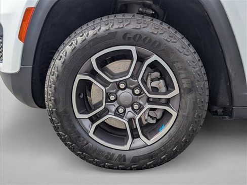 Used 2022 Jeep Grand Cherokee Trailhawk AWD/4WD image 8