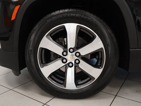 Used 2023 Chevrolet Traverse LT w/ LT Premium Package AWD/4WD image 17