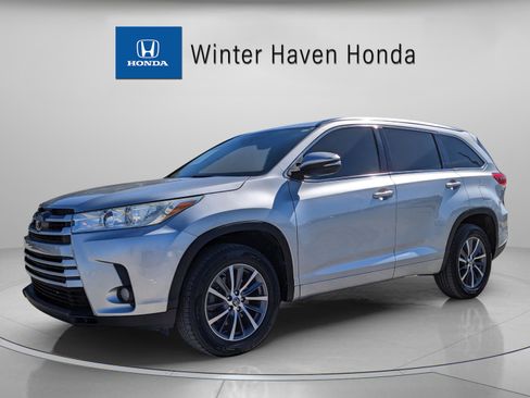 Used 2018 Toyota Highlander XLE image 2