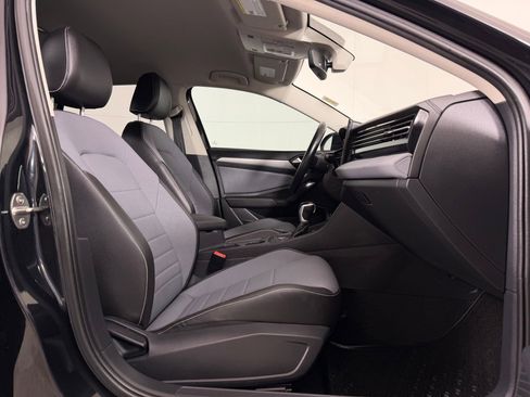 Used 2025 Volkswagen Jetta SE FWD image 27
