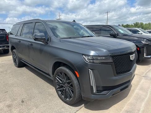 Used 2024 Cadillac Escalade ESV Sport w/ LPO, ONYX Package AWD/4WD image 3
