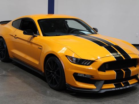Used 2018 Ford Mustang Shelby GT350 w/ Convenience Package RWD image 5
