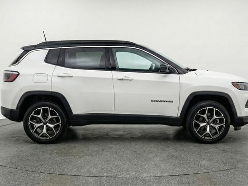 Used 2025 Jeep Compass Limited image 11