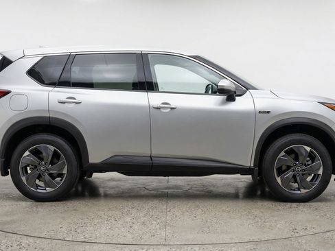 Used 2025 Nissan Rogue SV FWD image 11